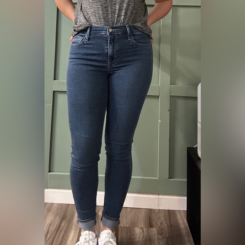 Levi’s Women’s 720 High Rise Super Skinny Jeans Size 28